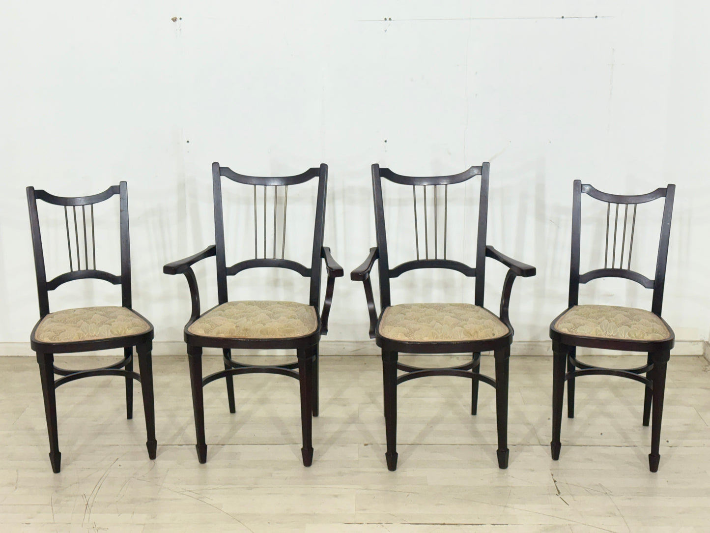 4 Original Thonet Stühle um 1900 – Jugendstil / Wiener Esszimmerstühle mit Messing-Rückenlehne
