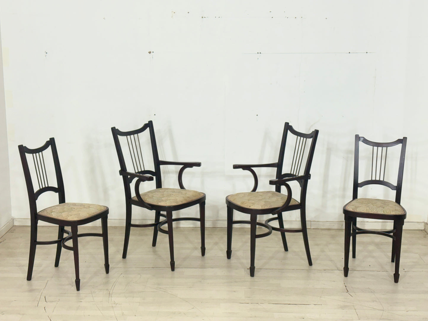 4 Original Thonet Stühle um 1900 – Jugendstil / Wiener Esszimmerstühle mit Messing-Rückenlehne
