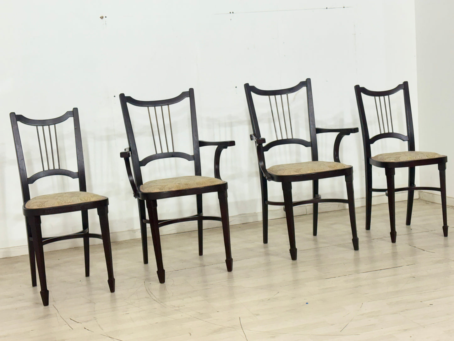 4 Original Thonet Stühle um 1900 – Jugendstil / Wiener Esszimmerstühle mit Messing-Rückenlehne
