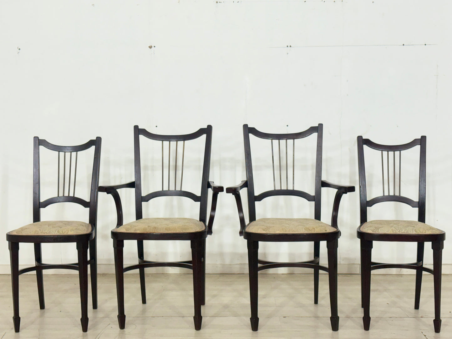 4 Original Thonet Stühle um 1900 – Jugendstil / Wiener Esszimmerstühle mit Messing-Rückenlehne