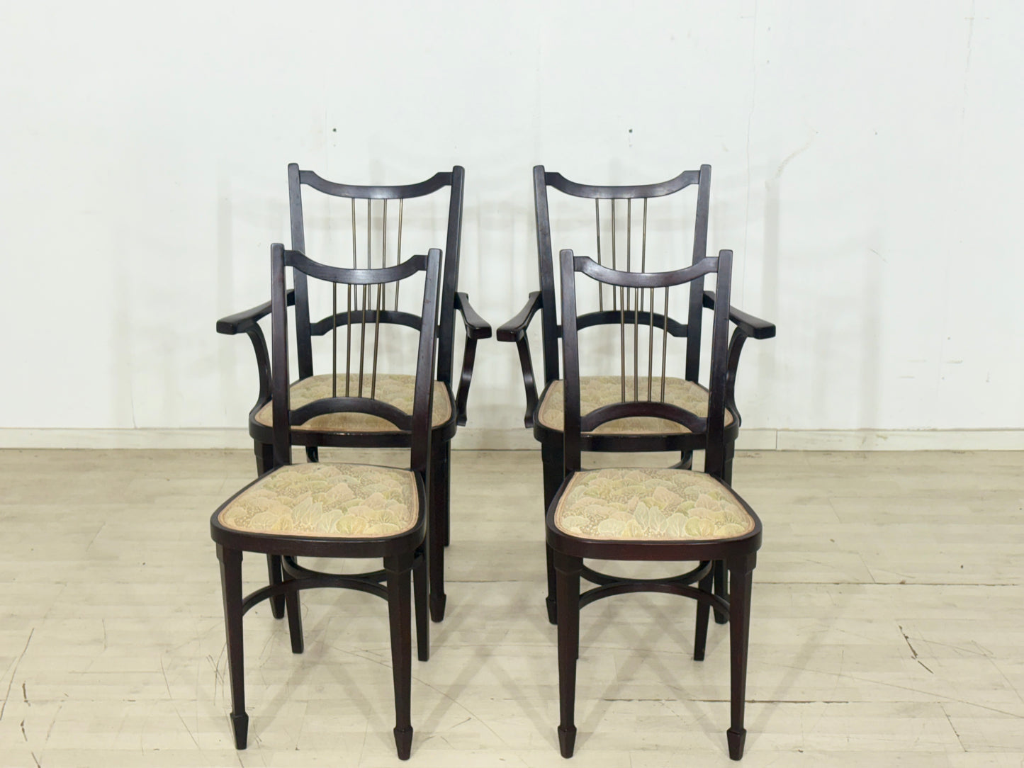 4 Original Thonet Stühle um 1900 – Jugendstil / Wiener Esszimmerstühle mit Messing-Rückenlehne