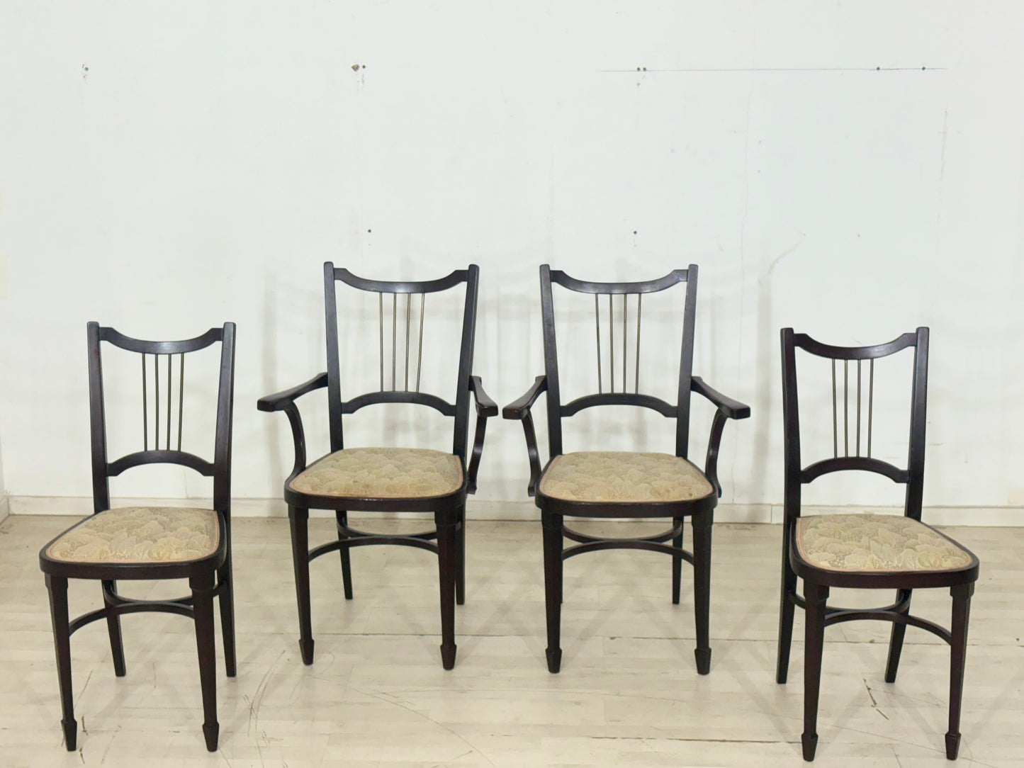 4 Original Thonet Stühle um 1900 – Jugendstil / Wiener Esszimmerstühle mit Messing-Rückenlehne