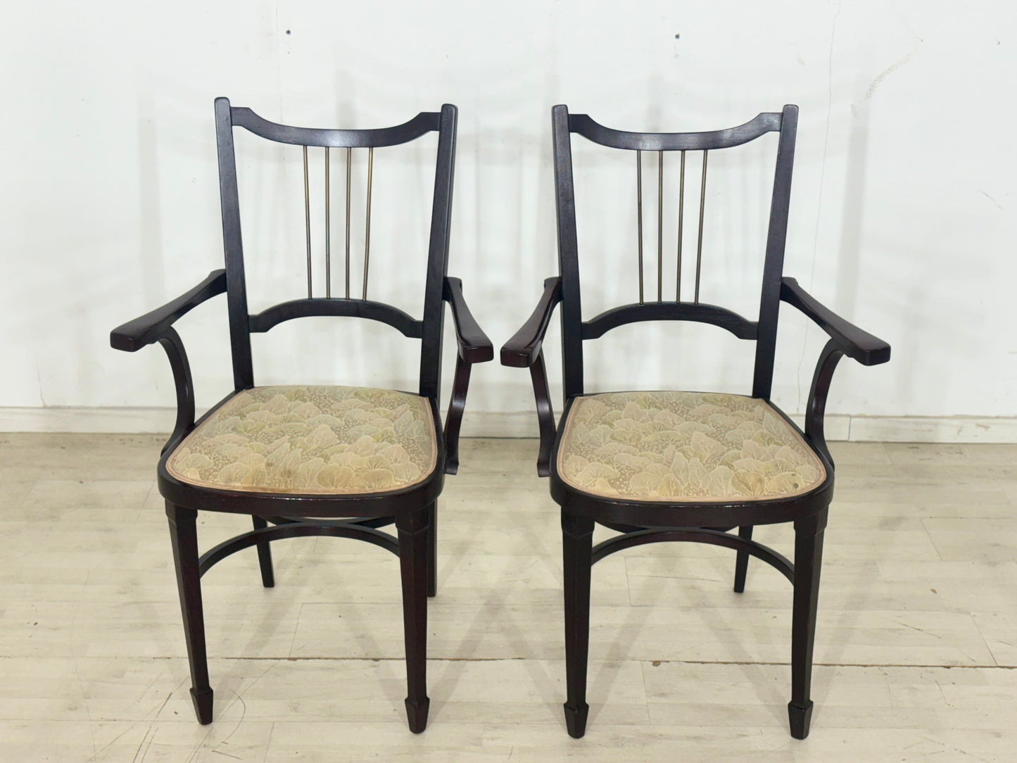 4 Original Thonet Stühle um 1900 – Jugendstil / Wiener Esszimmerstühle mit Messing-Rückenlehne