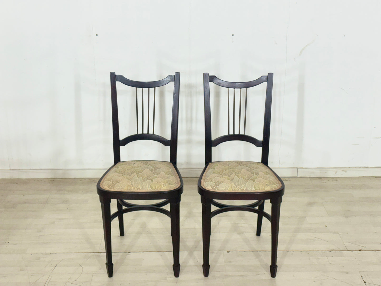 4 Original Thonet Stühle um 1900 – Jugendstil / Wiener Esszimmerstühle mit Messing-Rückenlehne