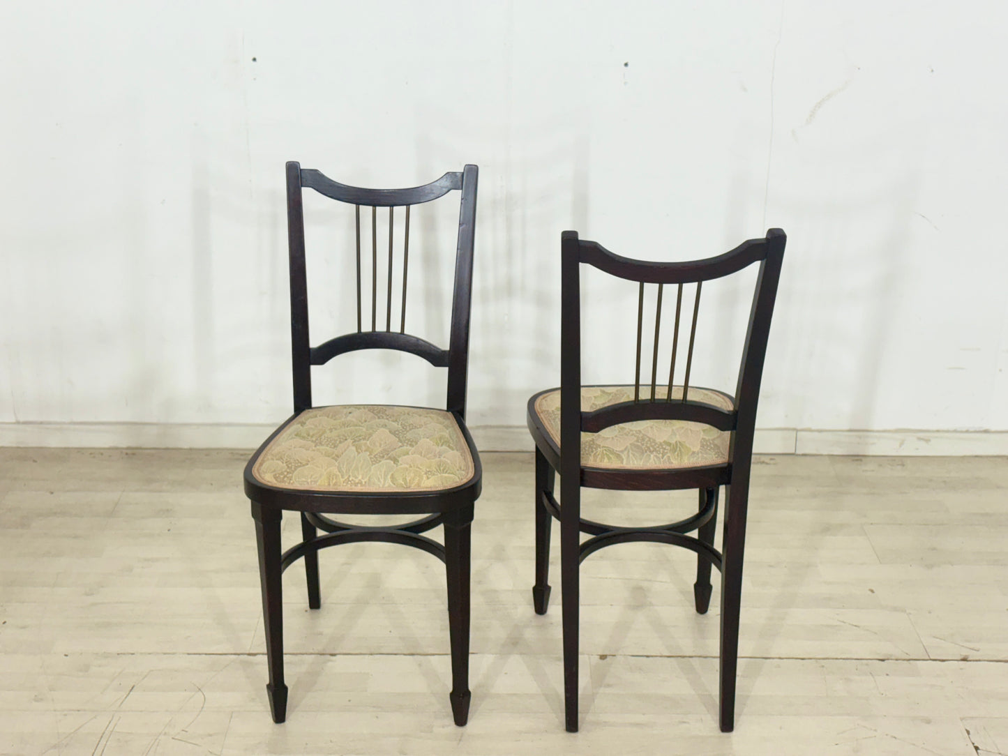 4 Original Thonet Stühle um 1900 – Jugendstil / Wiener Esszimmerstühle mit Messing-Rückenlehne