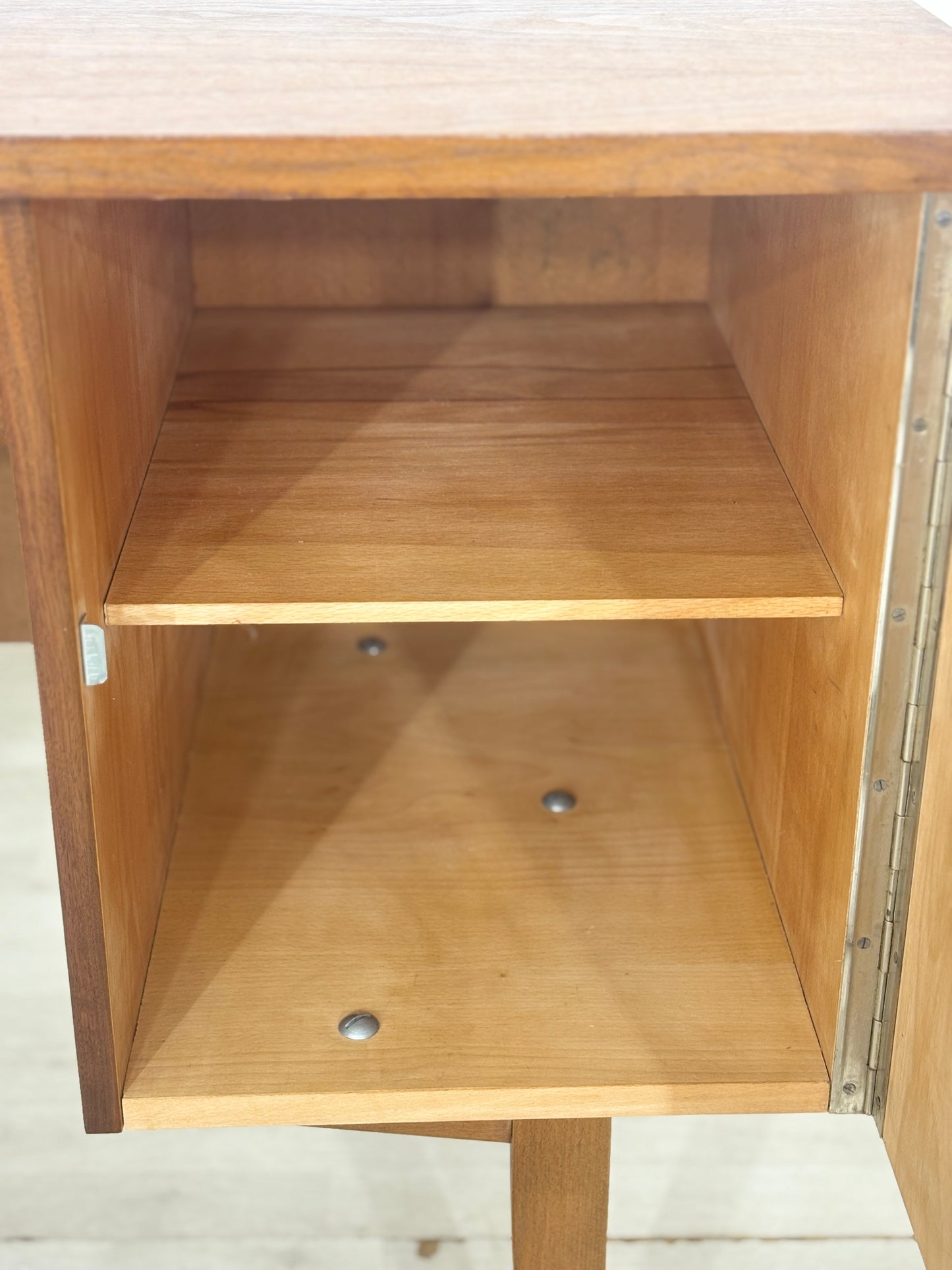 Mid-Century Schreibtisch – Vintage Nussbaum – 60er Jahre Design