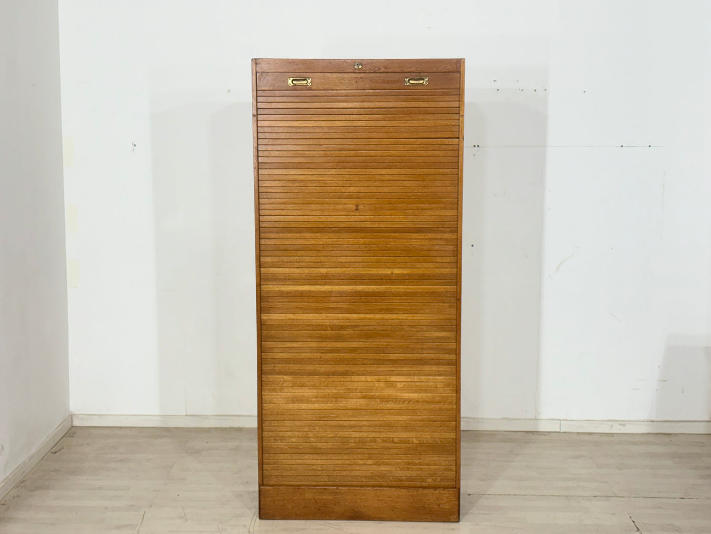 Großer 60er Jahre Rolladenschrank – Eiche – Vintage Highboard / Mid-Century Schrank