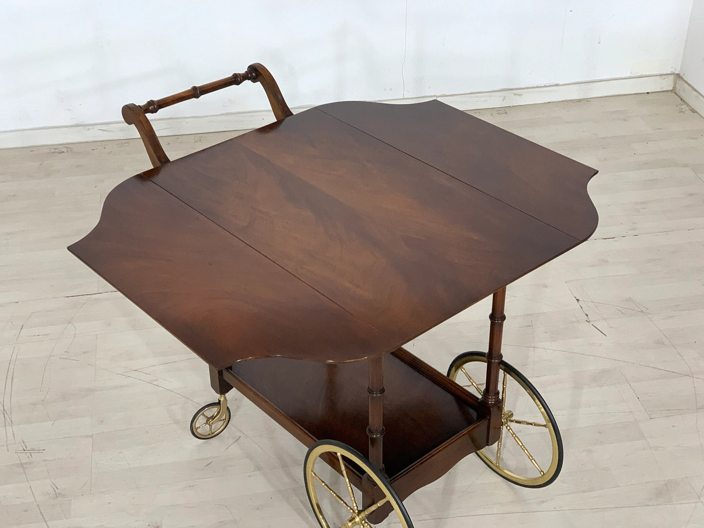 Mid Century Antiker Servierwagen / Vintage Teewagen / Edelholz mit ausklappbaren Platten